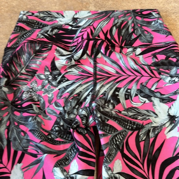 Women’s leggings, unsure of the brand and no size see pictures for measurements - Picture 4 of 5